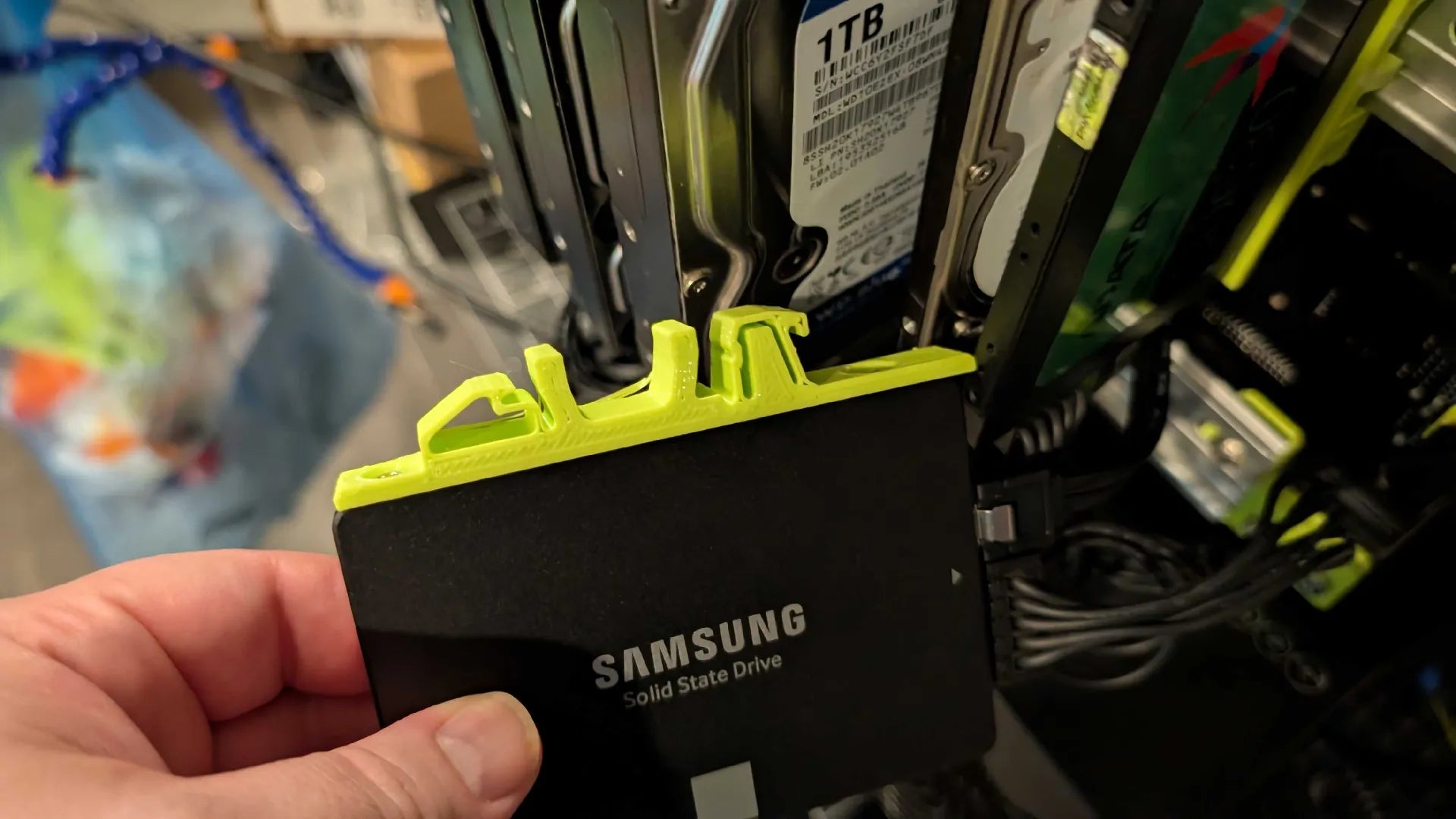 Носач за HDD/SSD на DIN шину 2,5"/3,5"