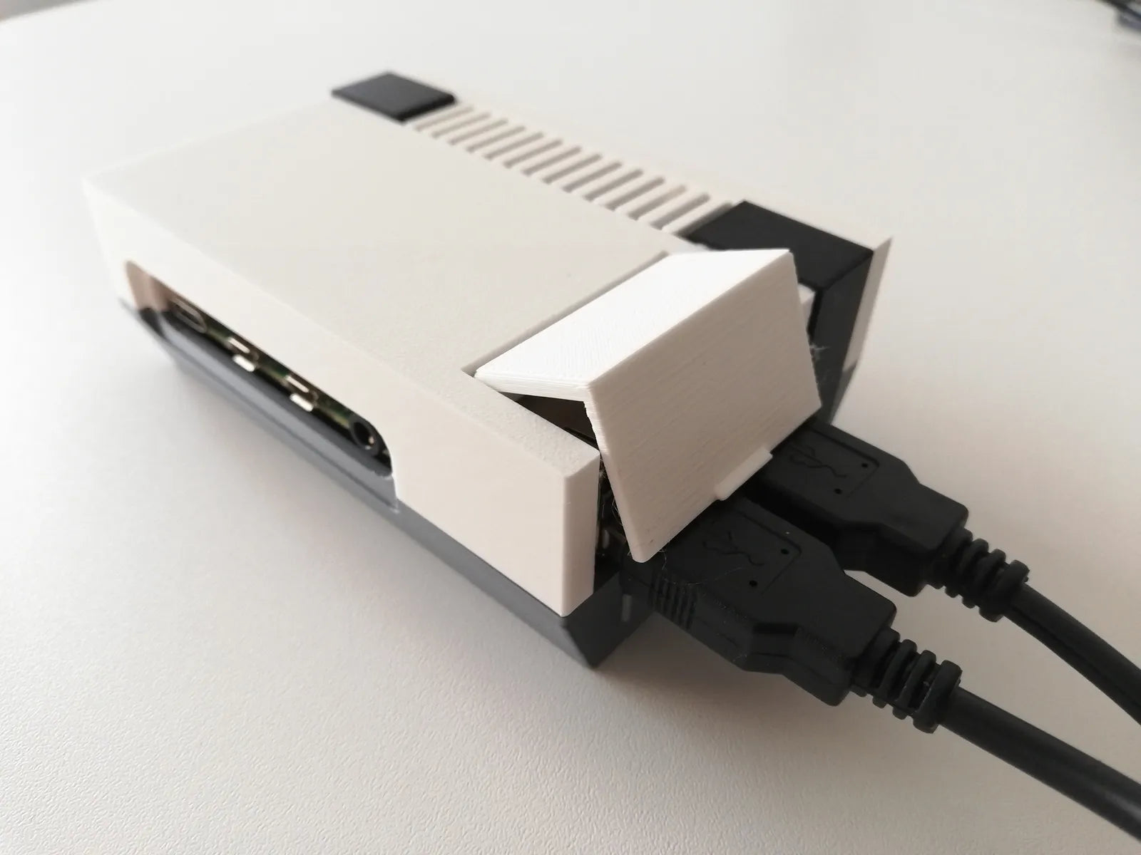 Raspberry Pi 4 NES Style Case - Retro Gaming Design